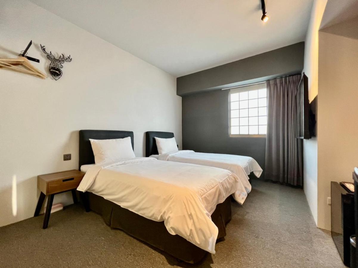 Doudian Ddinn Hotel Taichung Extérieur photo